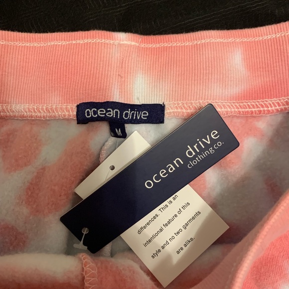 TYE DYE BURNOUT SHORT - Picture 2 of 3